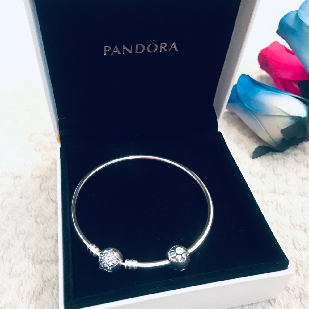 Pandora bracelet / bangle with snowflake charm